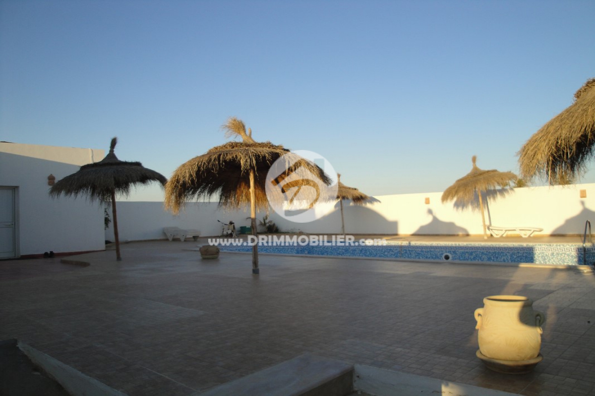 L 37 -   Villa avec piscine Djerba
